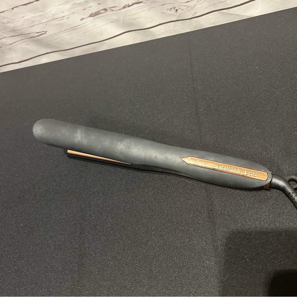 Kristen ess flat iron hair straightener